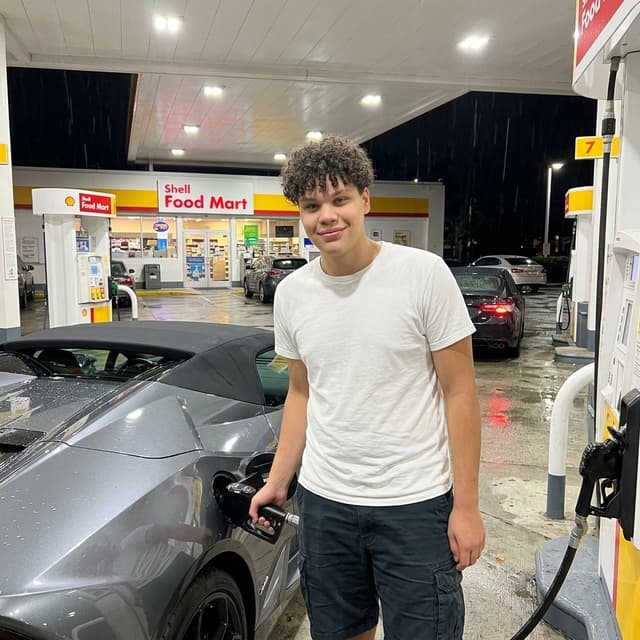 Huracan Gas Station